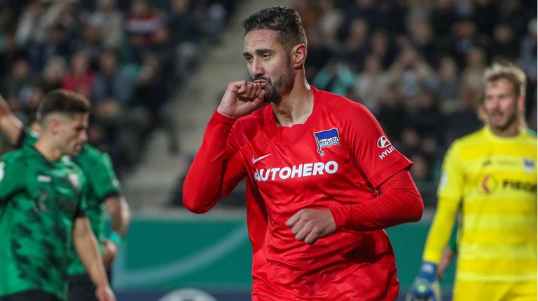 إسحاق بلفوضيل منتخب الجزائر