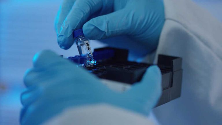 حل مشكلة ذوبان الأدوية باستخدام جسيمات نانوية من السيليكا