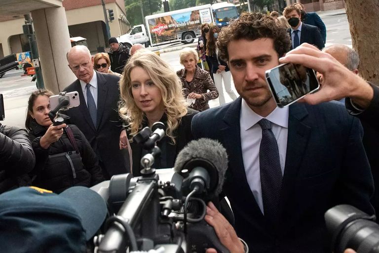 إليزابيث هولمز