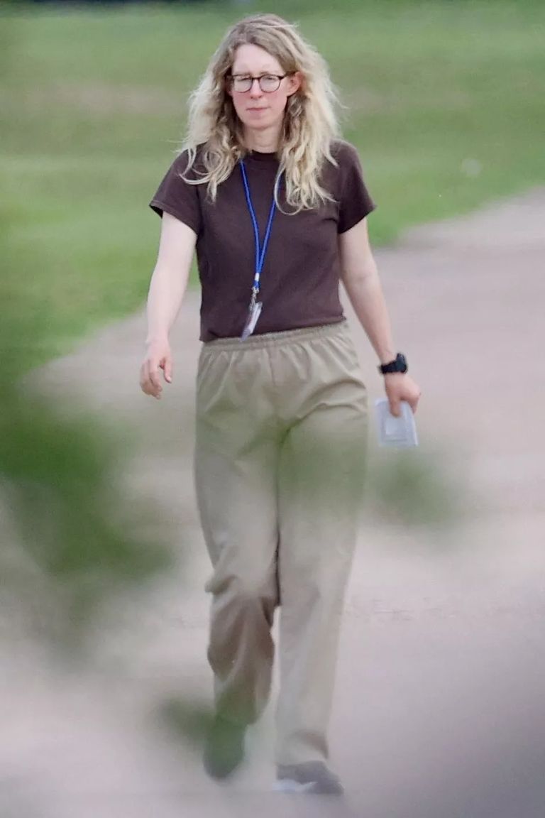 إليزابيث هولمز