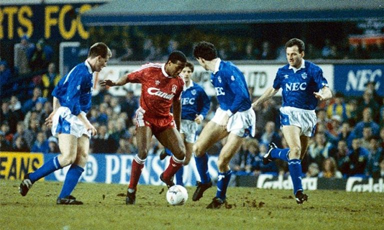 ليفربول وإيفرتون ليفربول وإيفرتون في 2013