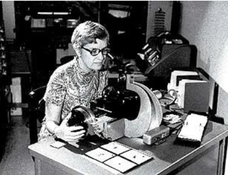 فيرا روبين أثناء عملها في مرصد لوويل 