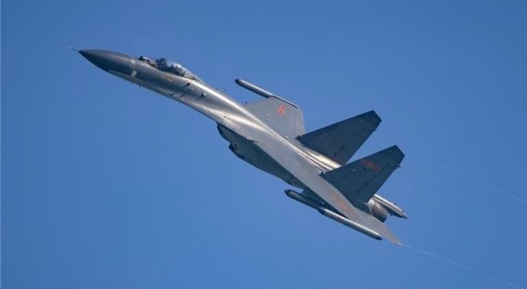 مقاتلة من طراز J-11B مقاتلات الجيل الخامس J-20