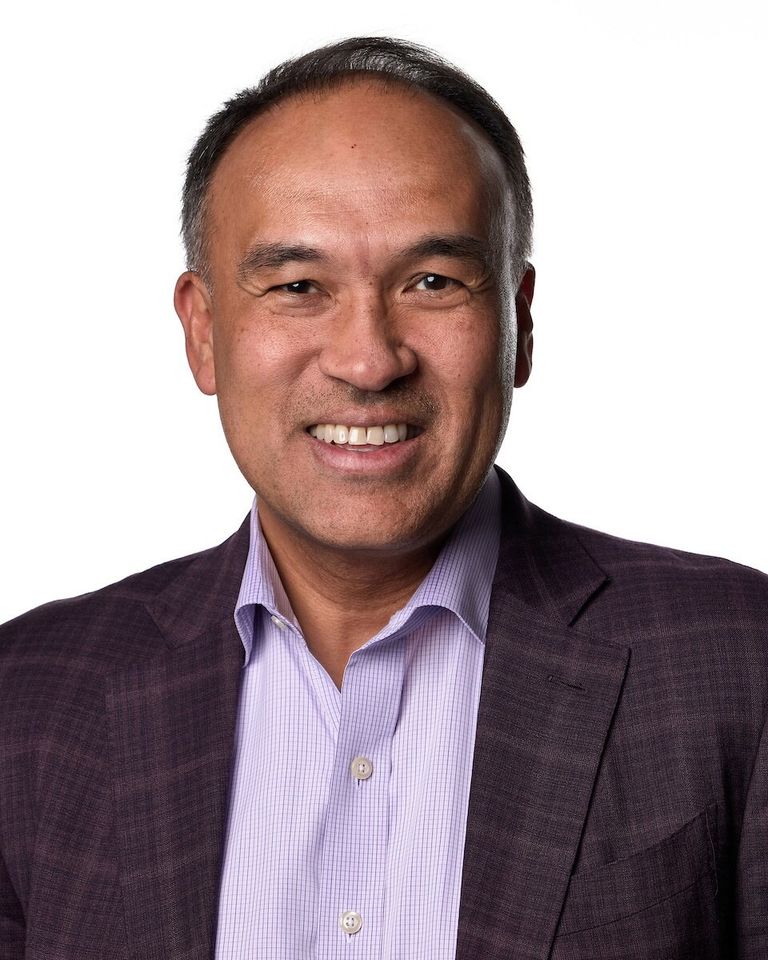 مارك تاتوم نائب مفوض NBA والرئيس التنفيذي للعمليات