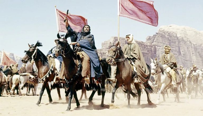 صورة من فيلم لورنس العرب الجنود البريطانيون خلال الرحلة