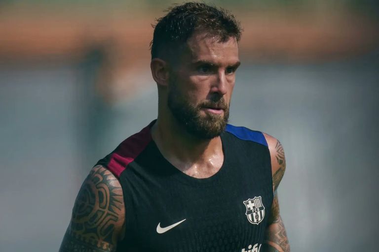 إنييغو مارتينيز إنييغو مارتينيز مدافع برشلونة