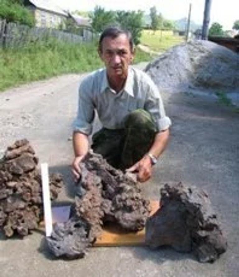 علماء روس في موقع الارتطام