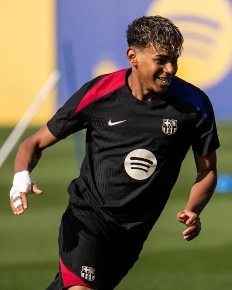 لامين يامال نجم برشلونة