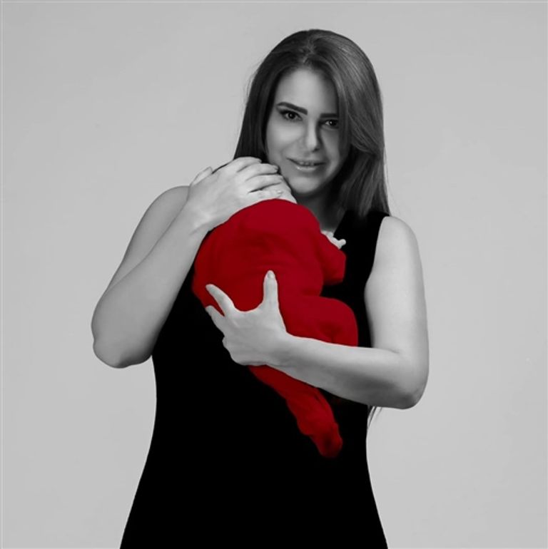 الفنانة دنيا عبدالعزيز