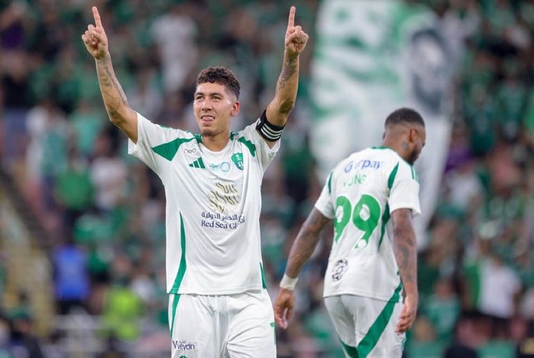 فيرمينو مع الأهلي السعودي روبرتو فيرمينو مهاجم الأهلي السعودي