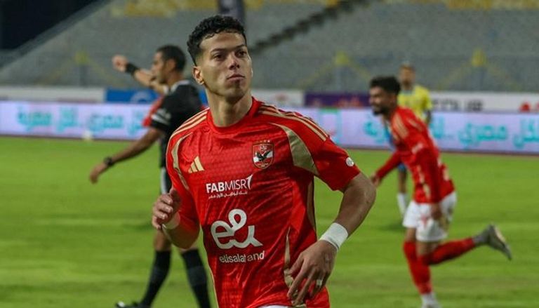 إمام عاشور لاعب الأهلي