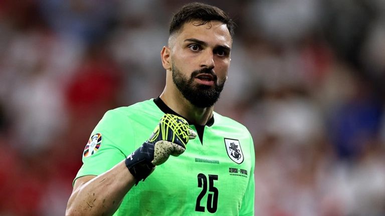 جيورجي مامارداشفيلي  أليسون بيكر حارس ليفربول