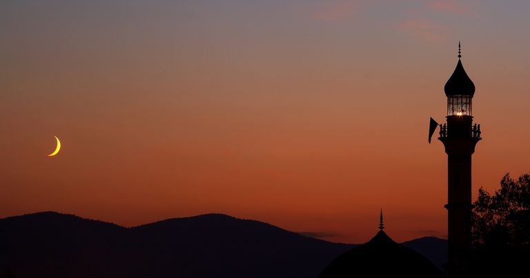 الحسابات الفلكية تحدد متى يمكن رؤية الهلال بشكل شرعي