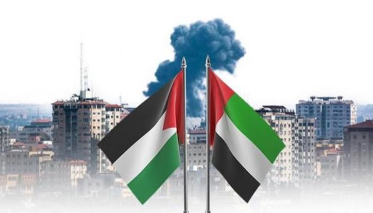 العتيبة متحدثا خلال قمة الحكومات 2025 