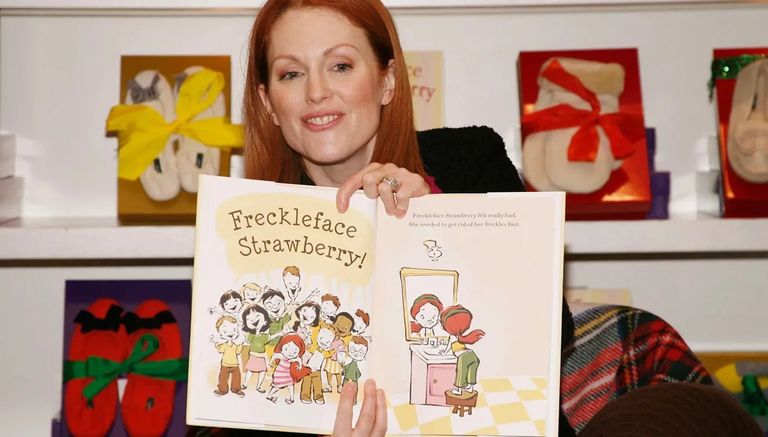 الرئيس الاميركي دونالد ترامب و الفنانة جوليان مور