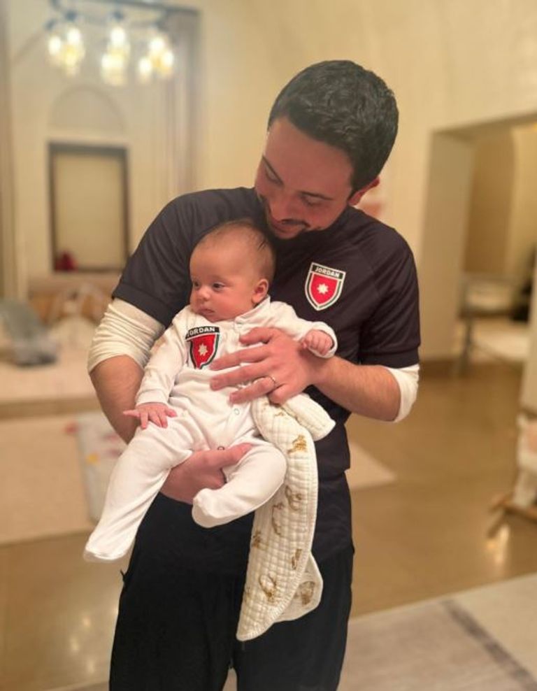 الأميرة إيمان بصحبة والديها