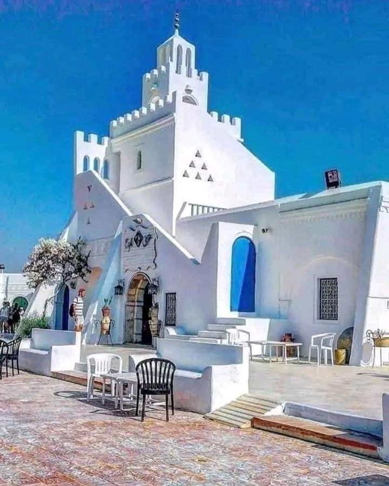 صورة لجامع بجزيرة جربة التونسية