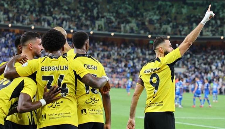 الاتحاد يكتسح الهلال برباعية