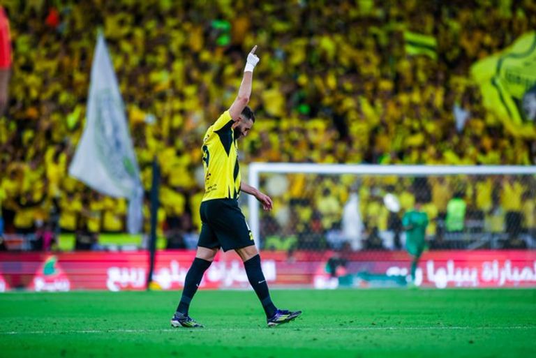 الاتحاد يكتسح الهلال برباعية