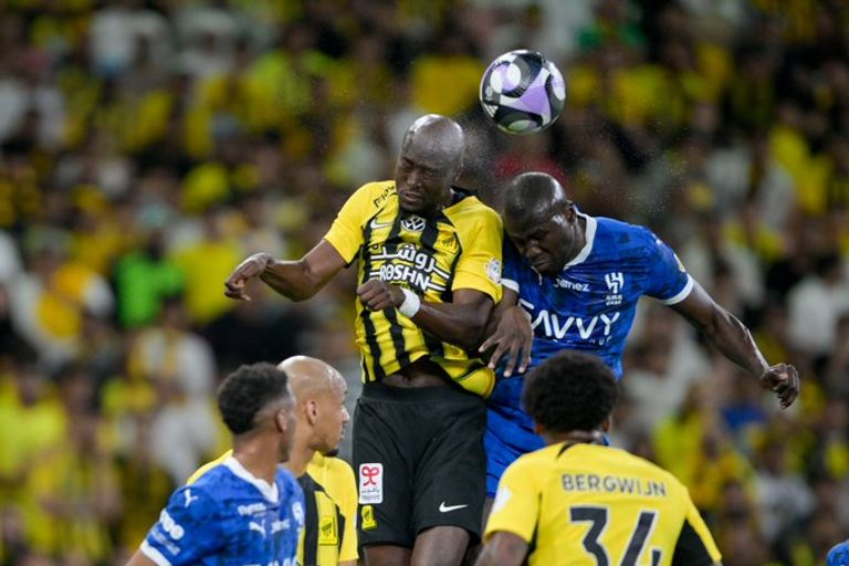 الاتحاد يكتسح الهلال برباعية