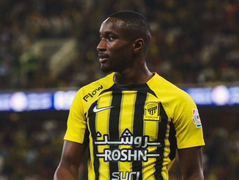 الاتحاد يكتسح الهلال برباعية