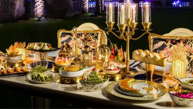 حديقة حكايات رمضان في بلازو فيرساتشي دبي أحد أماكن الإفطار والسحور في دبي لعام 2025