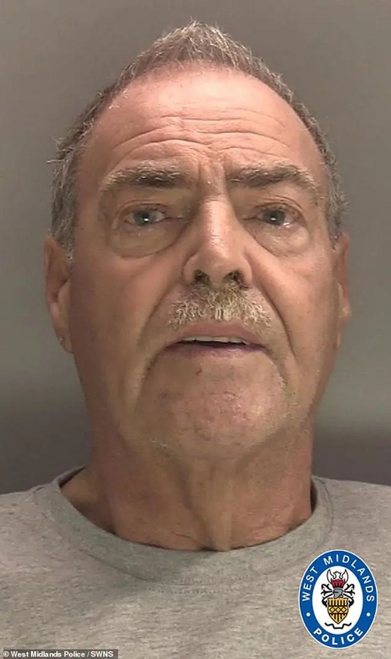 رجل هدد حفيدته بسلاح ناري رجل هدد حفيدته بسلاح ناري