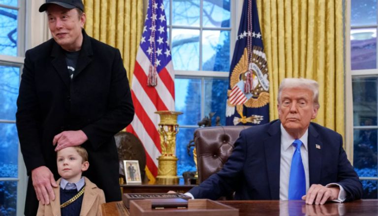 غرايمز تنتقد إيلون ماسك بعد ظهور ابنهما في المكتب البيضاوي