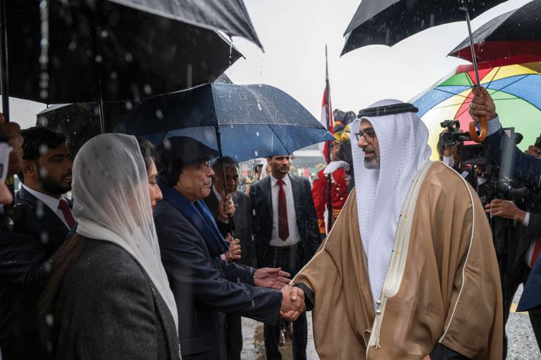 جانب من وصول الشيخ خالد بن محمد بن زايد آل نهيان إلى باكستان