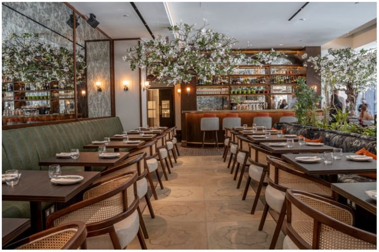 خيمة رمضانية في مطعم AOK الرياض أحد أفضل الخيم الرمضانية في السعودية 2025