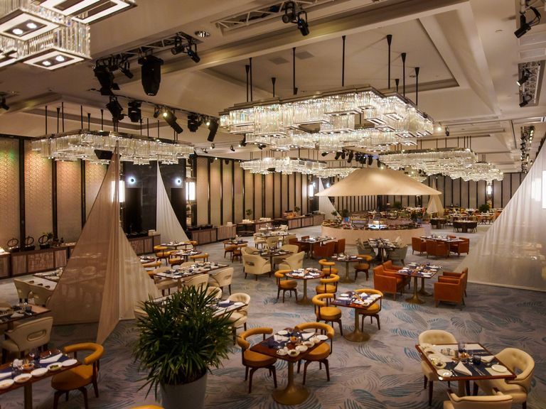 بوفيه رمضاني في مطعم ALFOLK أحد أفضل الخيم الرمضانية في السعودية 2025