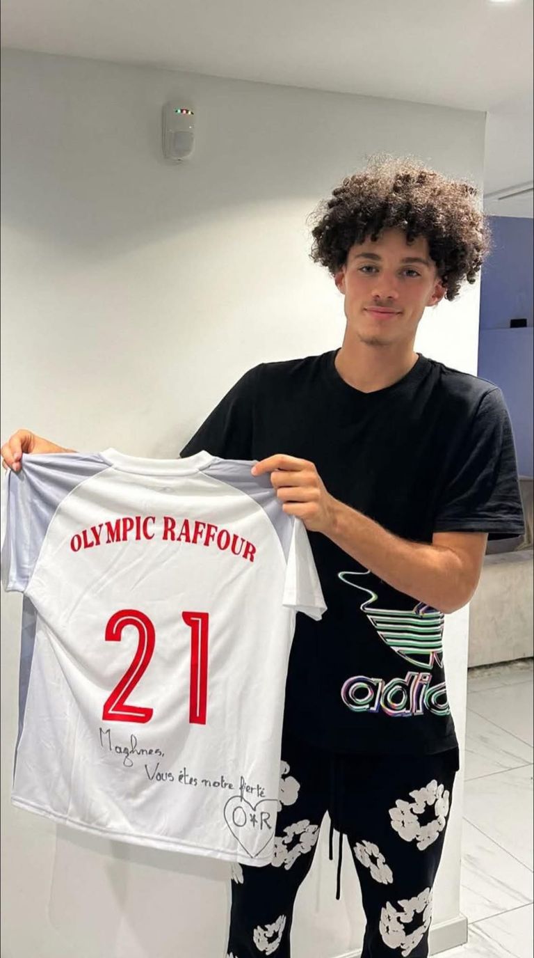 مغناس أكيلوش مغناس أكيلوش هدف منتخب الجزائر