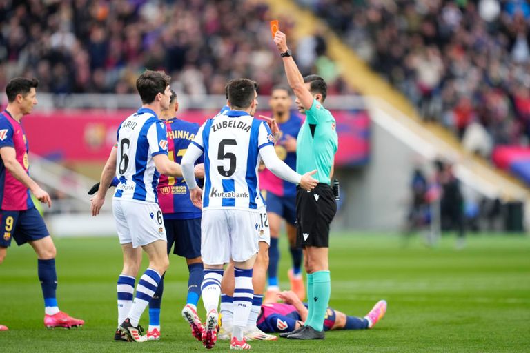 طرد أرتيز إيلوستوندو أمام برشلونة برشلونة يفوز على ريال سوسيداد