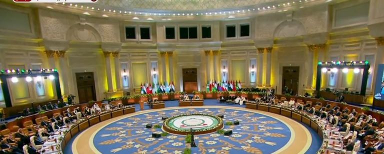الصورة التذكارية للقمة العربية في القاهرة
