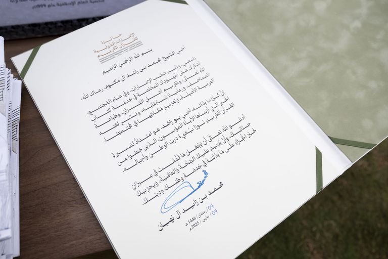 رئيس الإمارات يشيد بمبادرات محمد بن راشد وجهوده في تعزيز نهضة الوطن