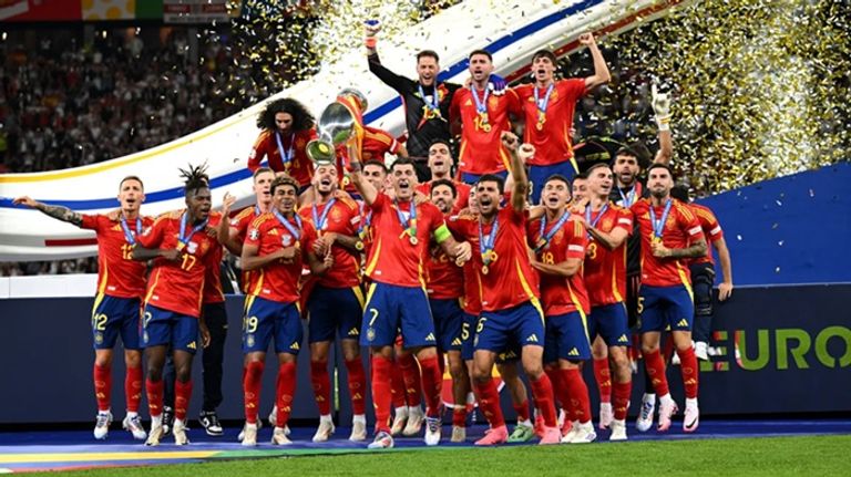 منتخب إسبانيا لامين يامال