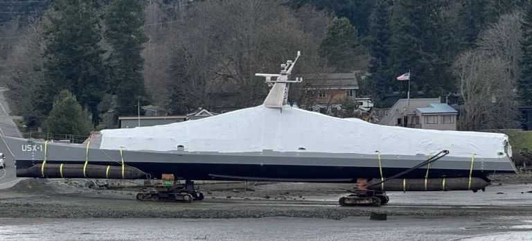 السفينة USX-1 Defiant 