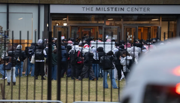 الشرطة في محيط الكلية