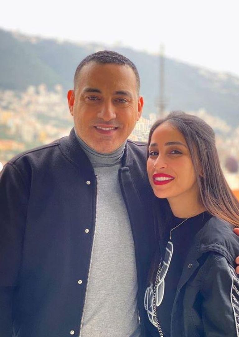 الفنان المصري دياب رفقة زوجته