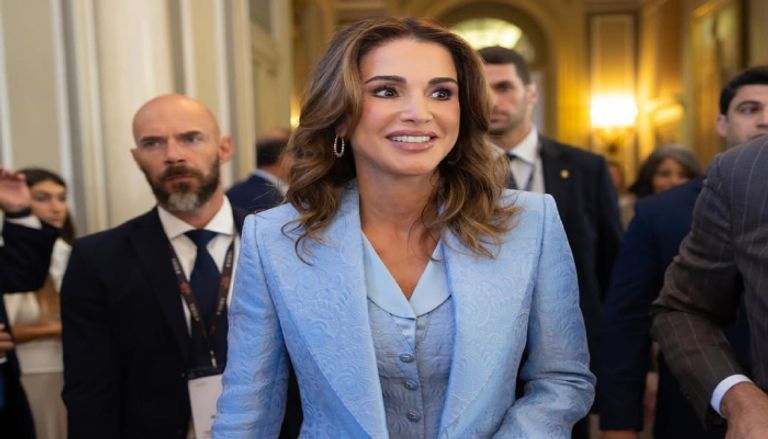 سر تسريحات الملكة رانيا الأنيقة سر تسريحات الملكة رانيا الأنيقة