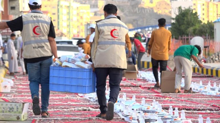 مائدة الرحمن تعزز الترابط في اليمن