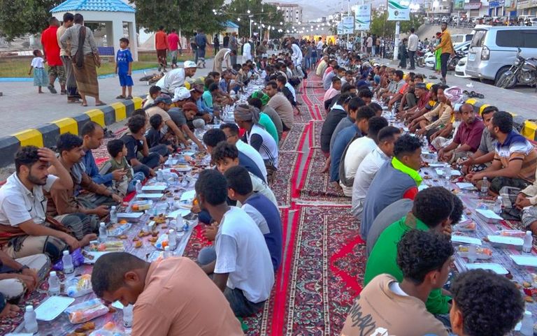 مائدة الرحمن تعزز الترابط في اليمن