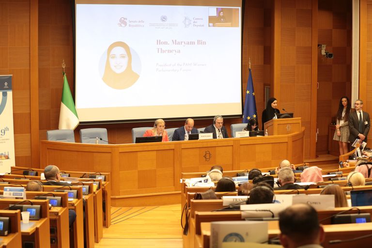 المرأة الإماراتية تعيش أزهى عصورها