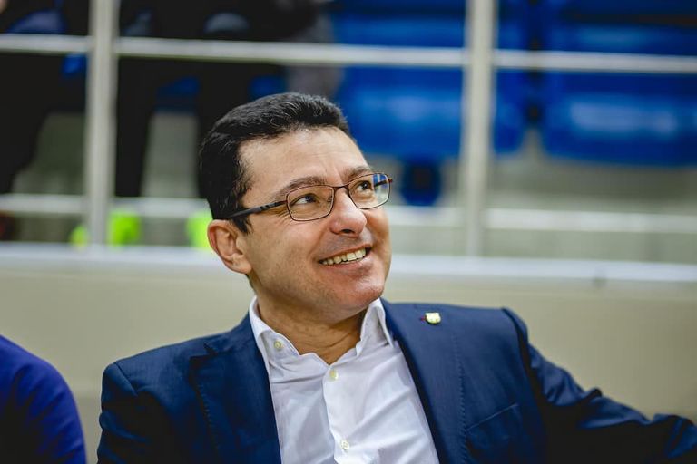 كارلوس مينيارو طبيب برشلونة الراحل