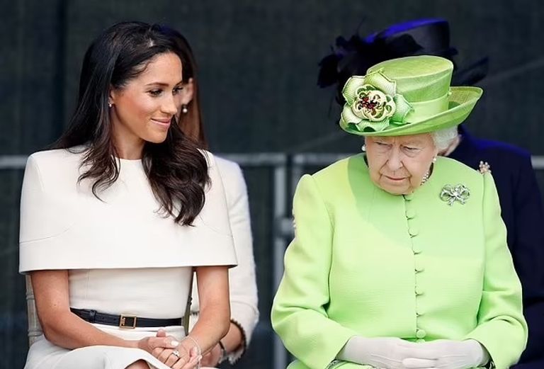 ميغان تتلقى الزهور