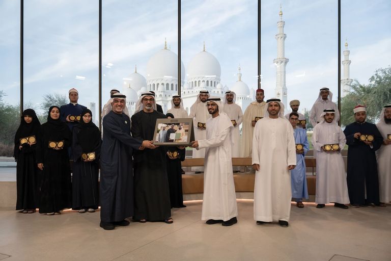 خالد بن محمد بن زايد يكرّم الفائزين بجائزة الإمارات للقرآن الكريم