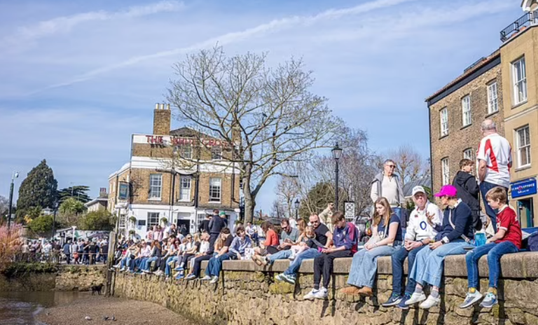 طقس دافئ في بريطانيا