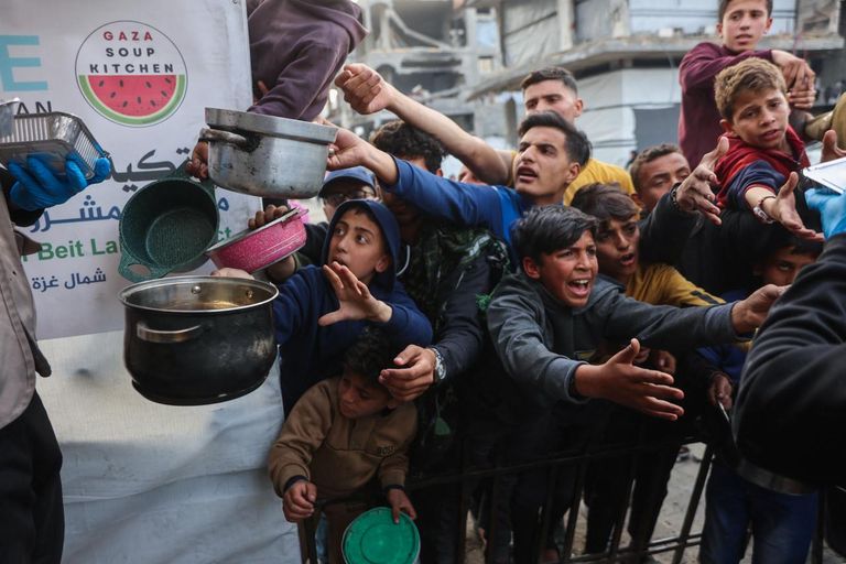 نقطة توزيع وجبات غذائية في غزة