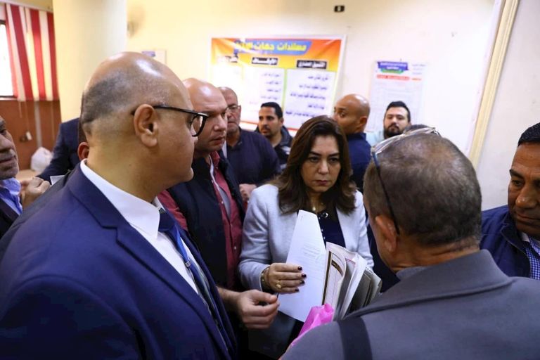 وزيرة التنمية المحلية المصرية تتابع ملف التصالح في مخالفات البناء