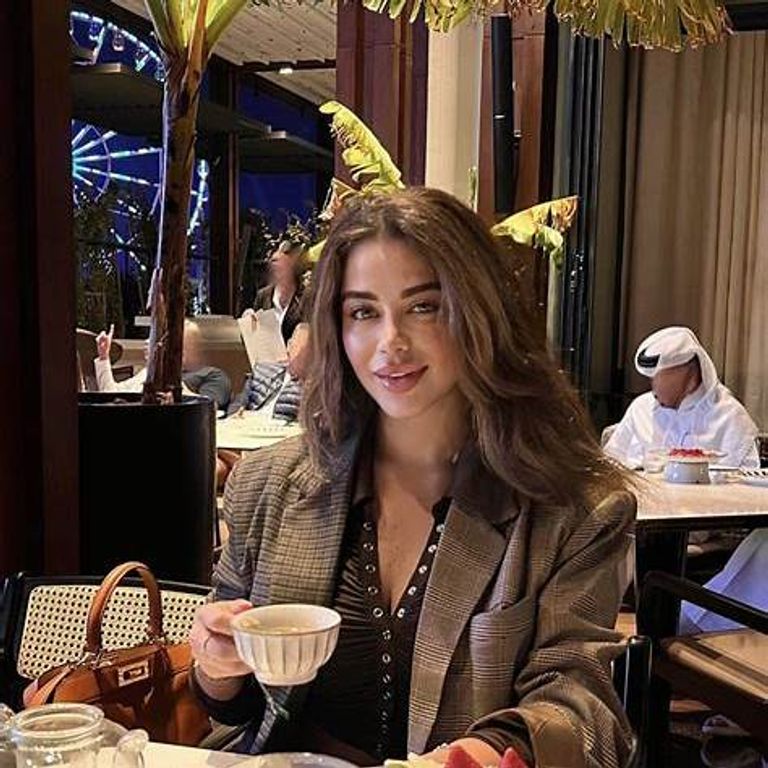 الفنانة يارا السكري